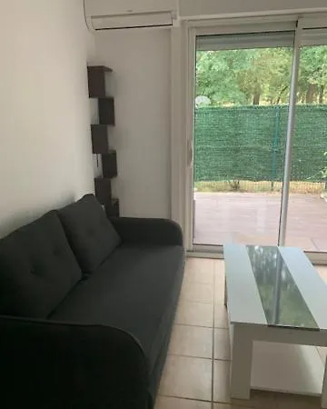 Grande Dans Logement Partagé Appartement *